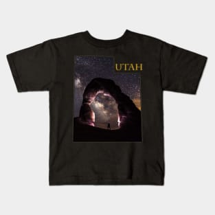 Utah State Outline - Delicate Arch in Arches National Park Kids T-Shirt